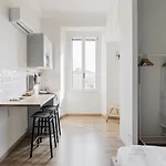 Minimal And Charming Studio In Isola District-Via Farini