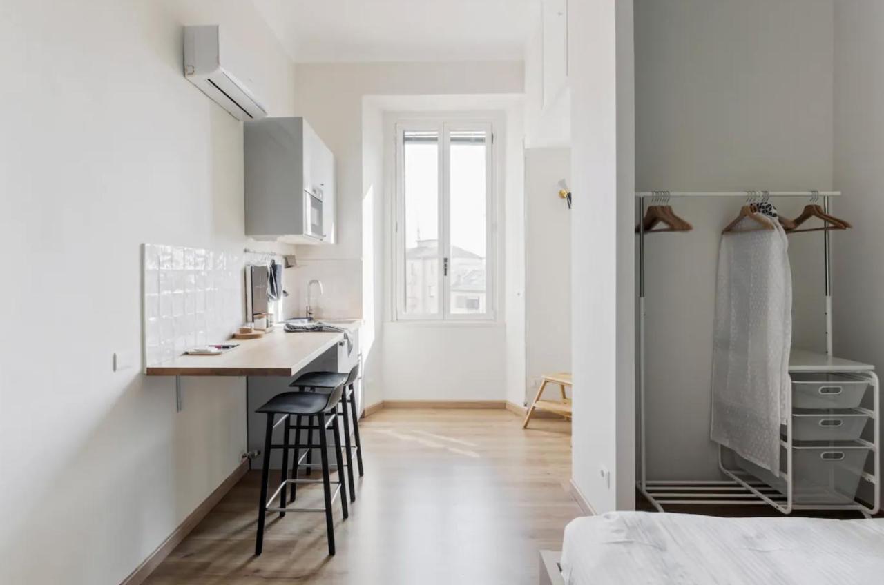 Minimal And Charming Studio In Isola District-via Farini Apartment